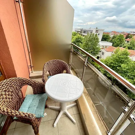 Julia Vigo Panorama * نيسيبار