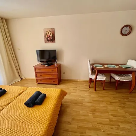Julia Vigo Panorama Apartment Nesebar